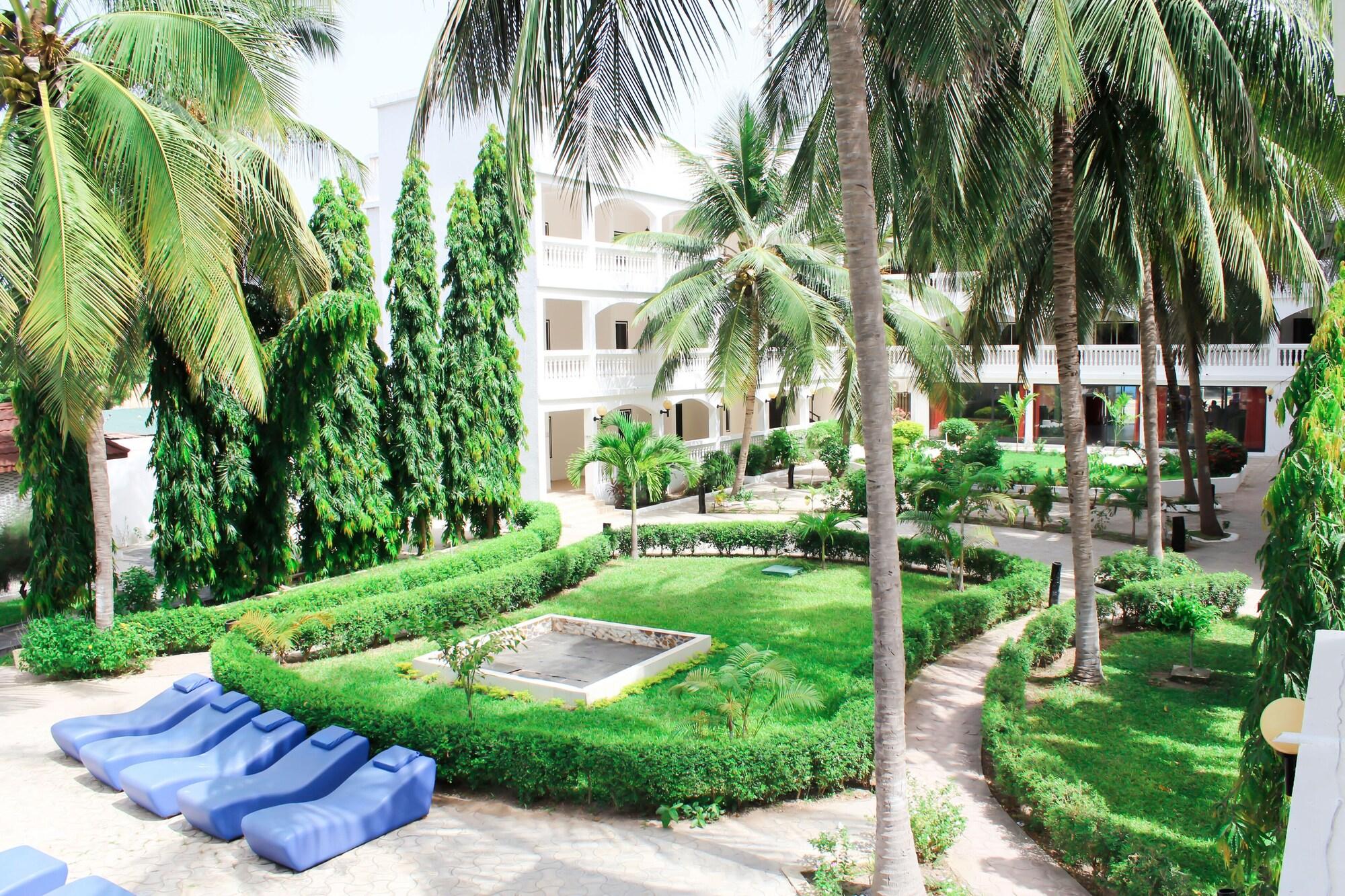 Sarges Hotel Serrekunda Exterior foto