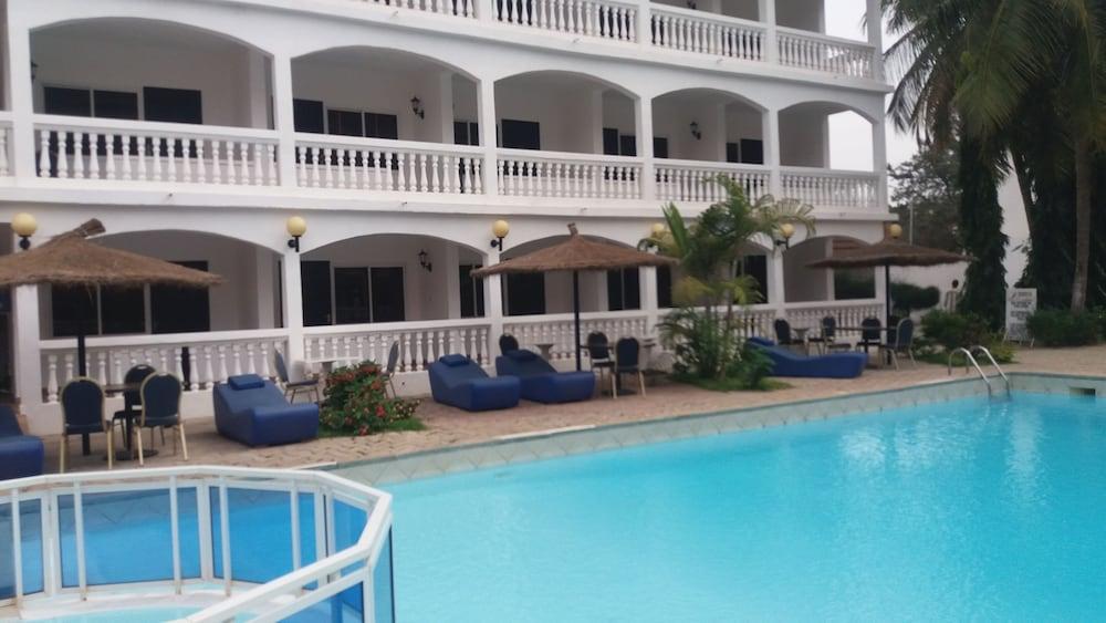 Sarges Hotel Serrekunda Exterior foto