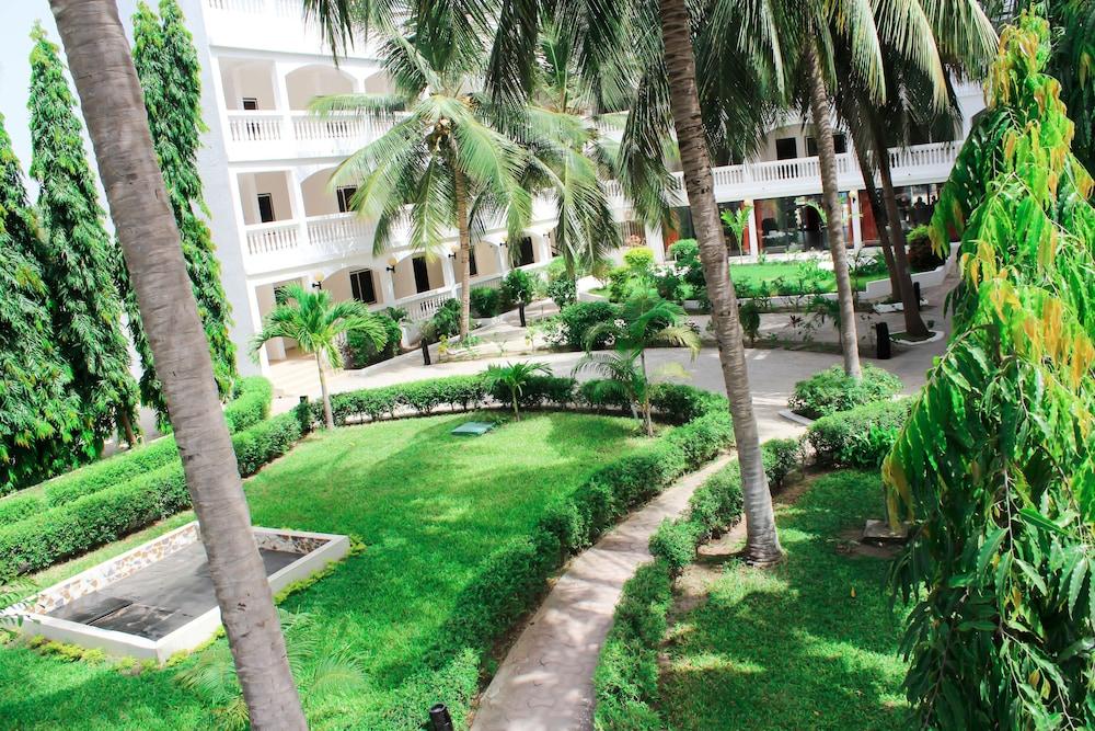 Sarges Hotel Serrekunda Exterior foto