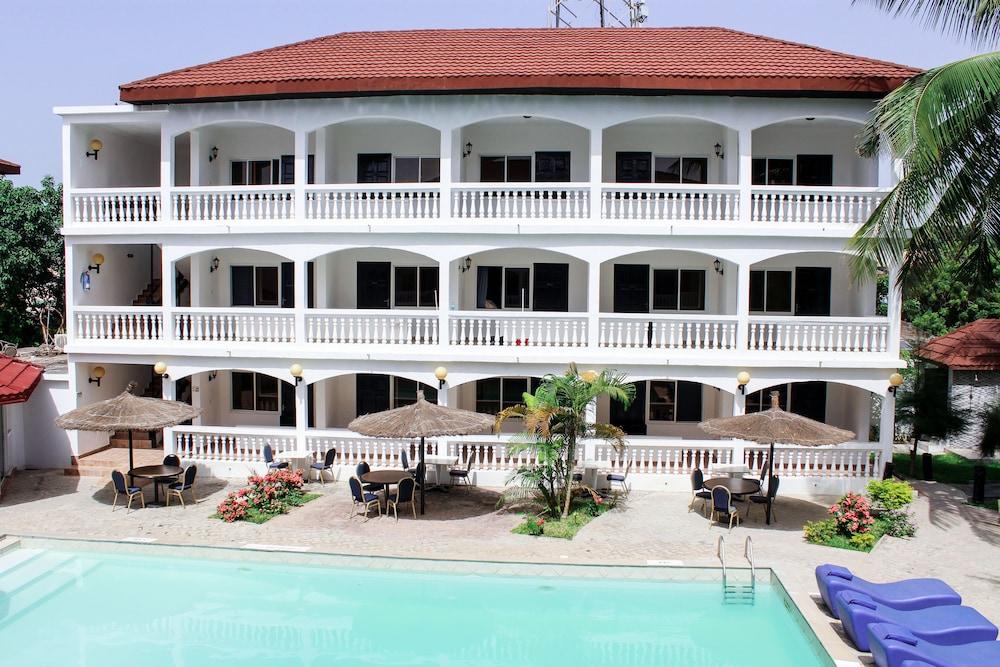 Sarges Hotel Serrekunda Exterior foto