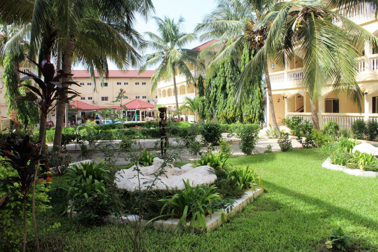 Sarges Hotel Serrekunda Exterior foto